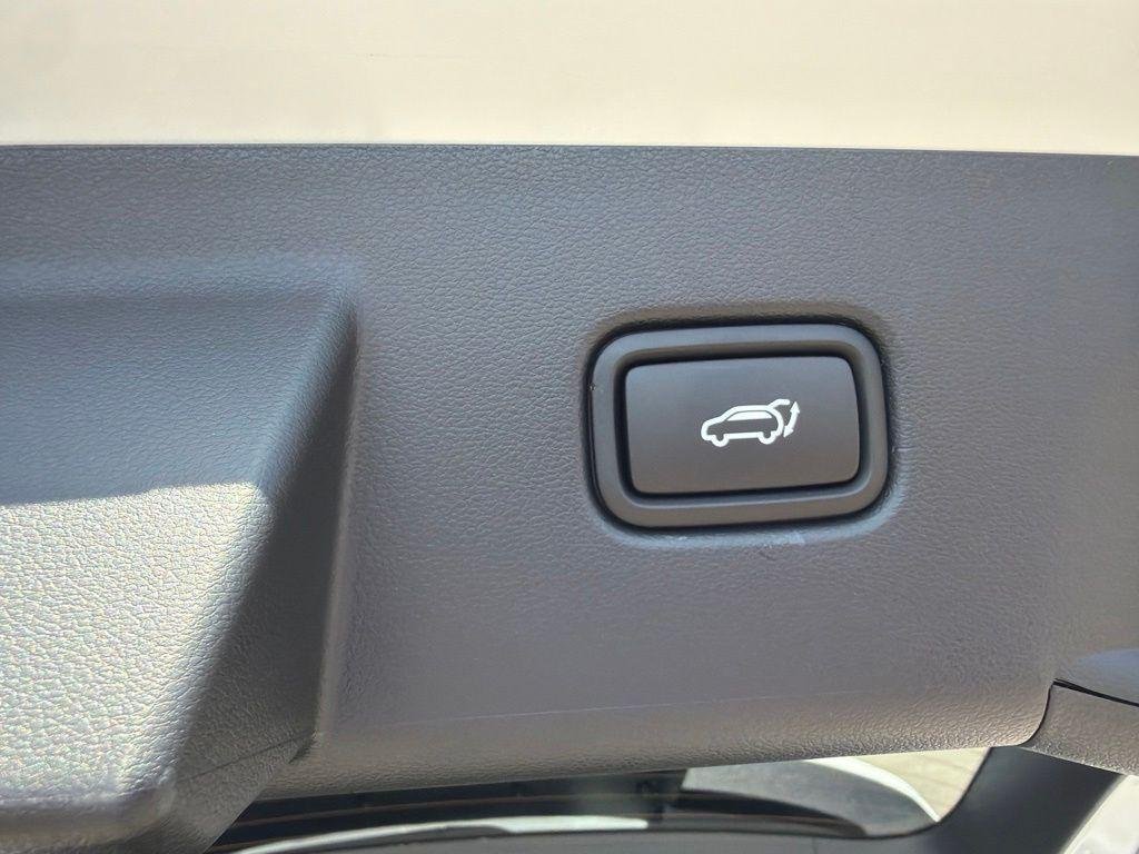 New 2026 White Hyundai SEL FWD image 8
