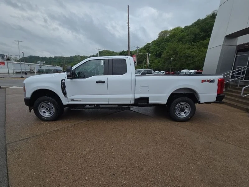 New 2026 Oxford White Ford F-350® XL image 4