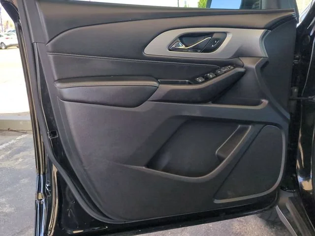 Used 2023 Mosaic Black Metallic Chevrolet LT Cloth image 24