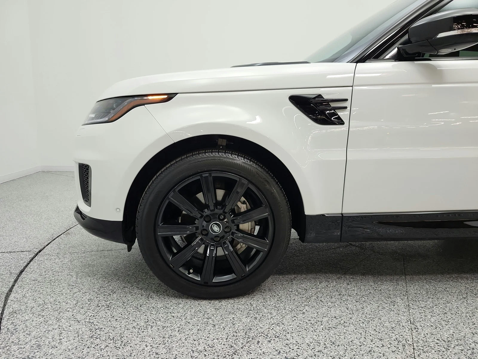 Used 2022  Land Rover Turbo i6 MHEV HSE Silver Edition image 22