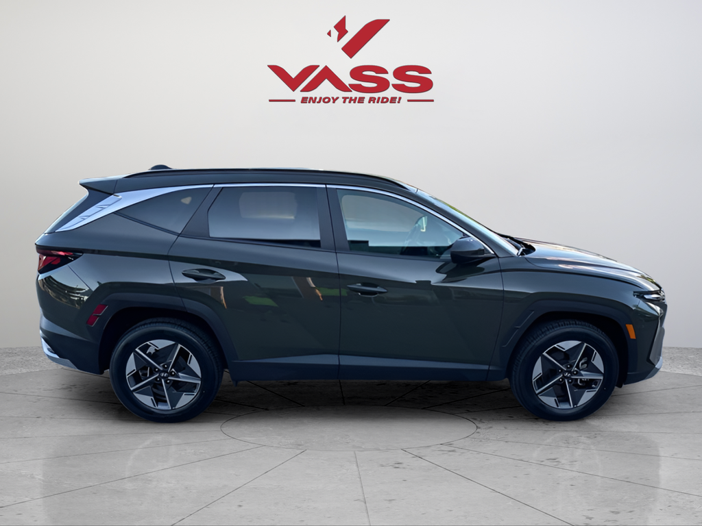 Certified Used 2025 Green Hyundai SEL image 6