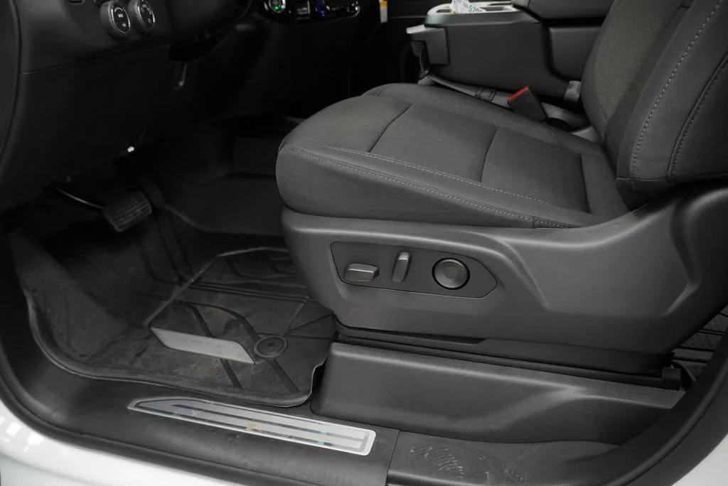 New 2026 Summit White Chevrolet LT image 23