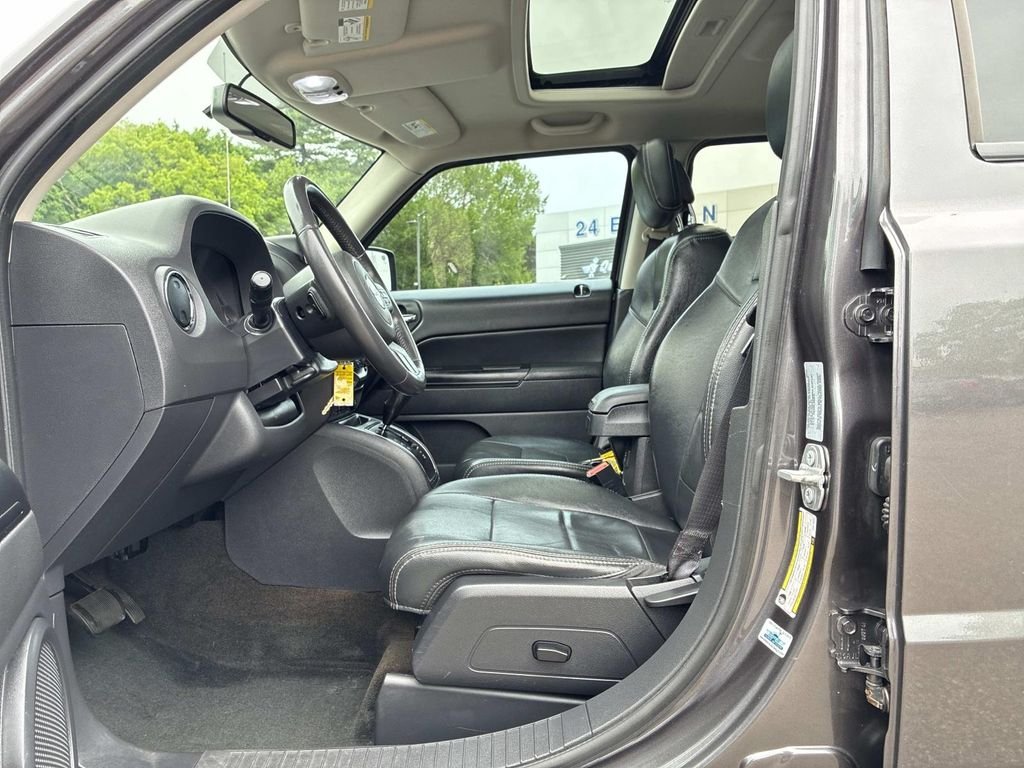 Used 2017 Gray Jeep Latitude image 20