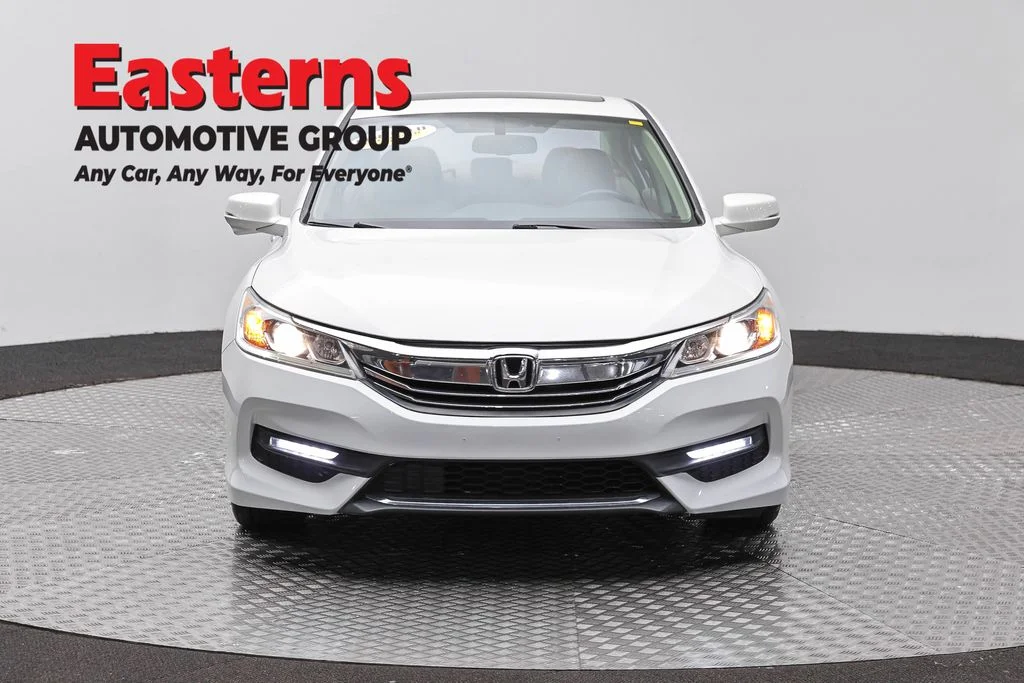 Used 2017 White Honda EX-L image 2
