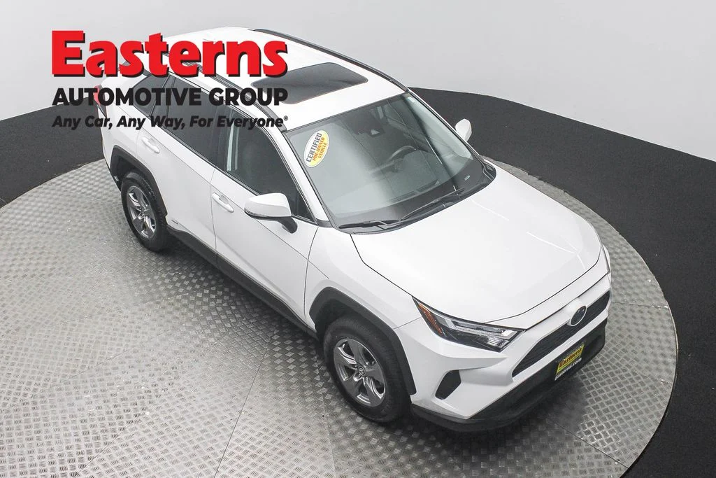 Used 2024 White Toyota XLE image 3