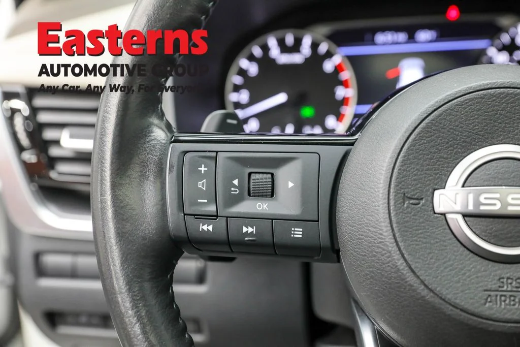 Used 2022 White Nissan SV image 15