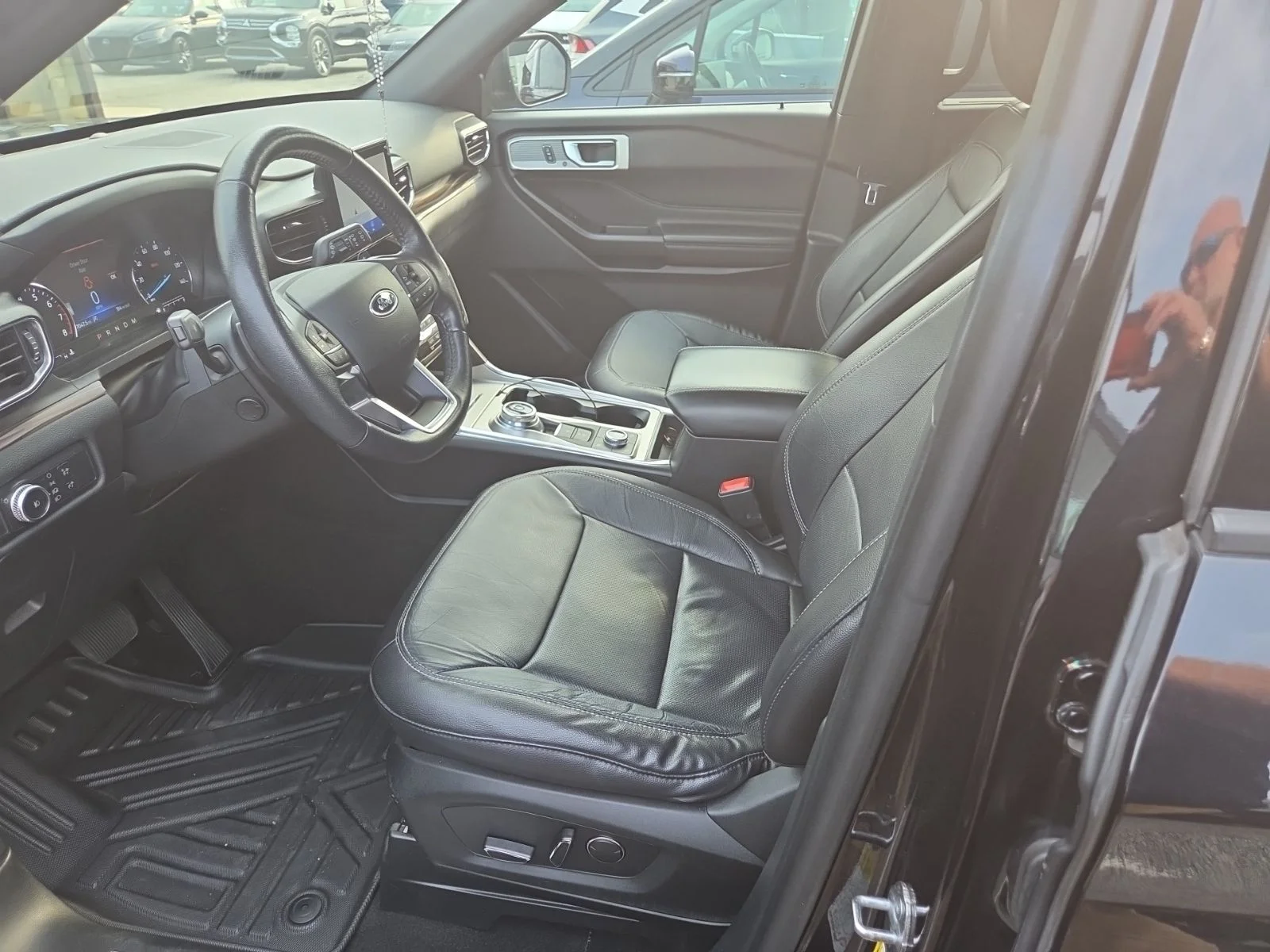 Used 2020 Black Ford Limited image 8
