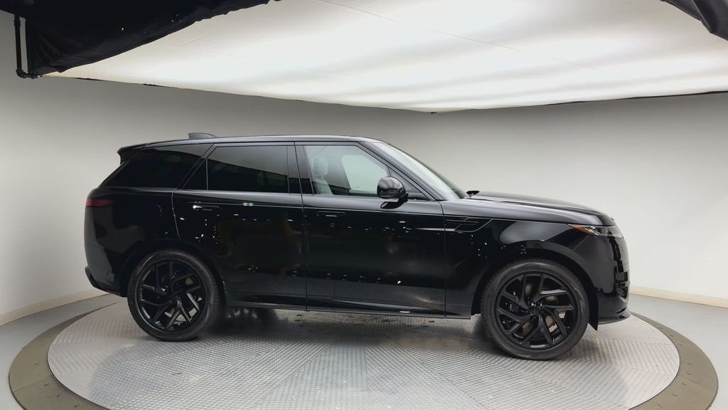 New 2026 Santorini Black Land Rover Dynamic SE image 9