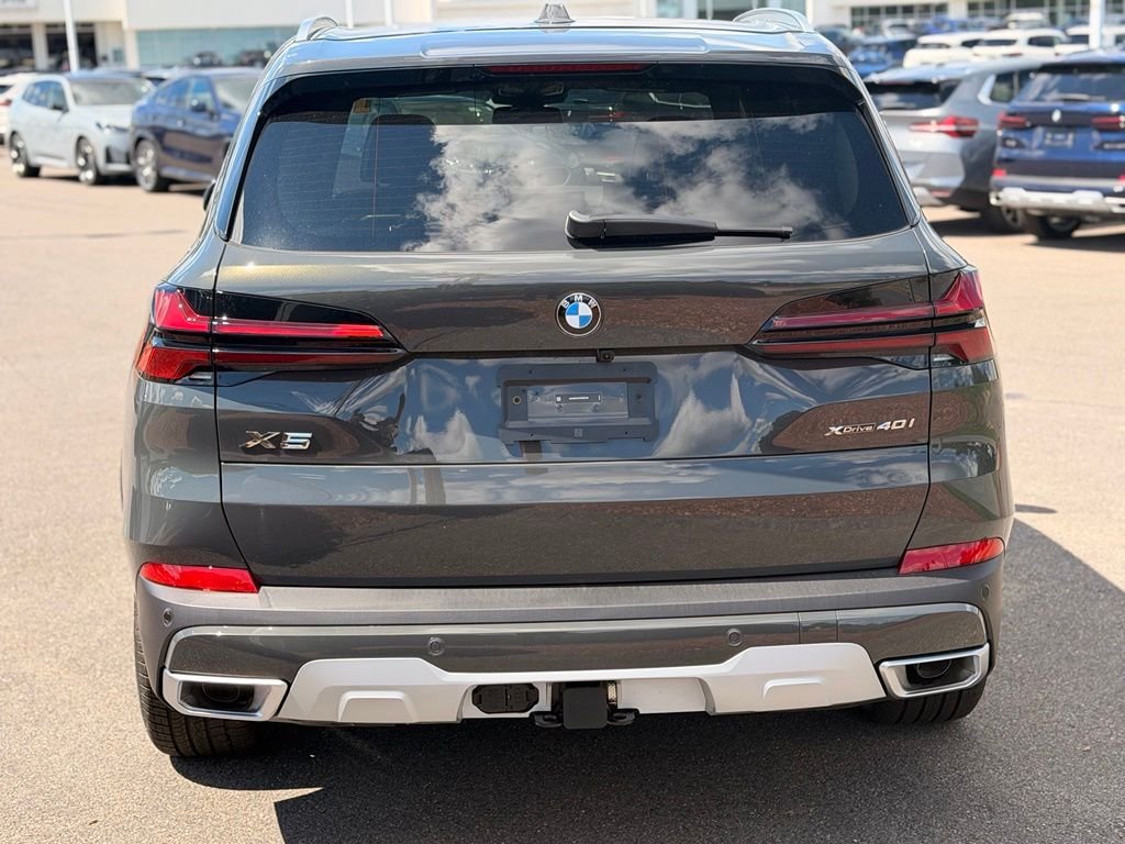 New 2026 Dravit Grey Metallic BMW xDrive40i image 4