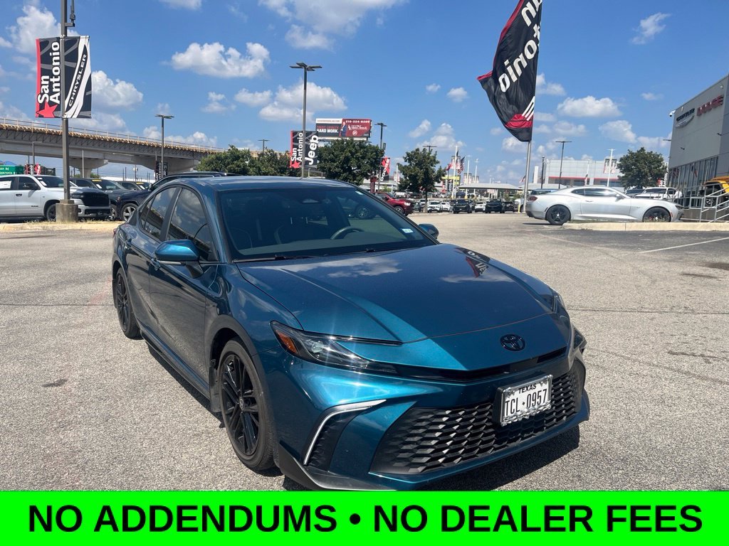 Used 2025 Green Toyota SE image 1