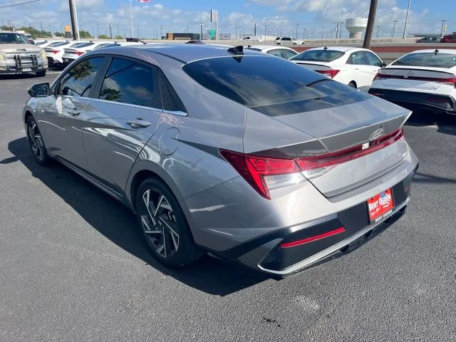Used 2025  Hyundai Limited image 6