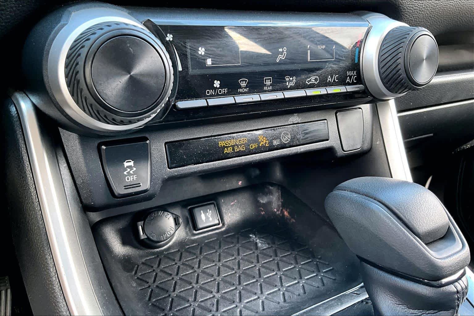 Used 2019 Midnight Black Metallic Toyota LE image 36