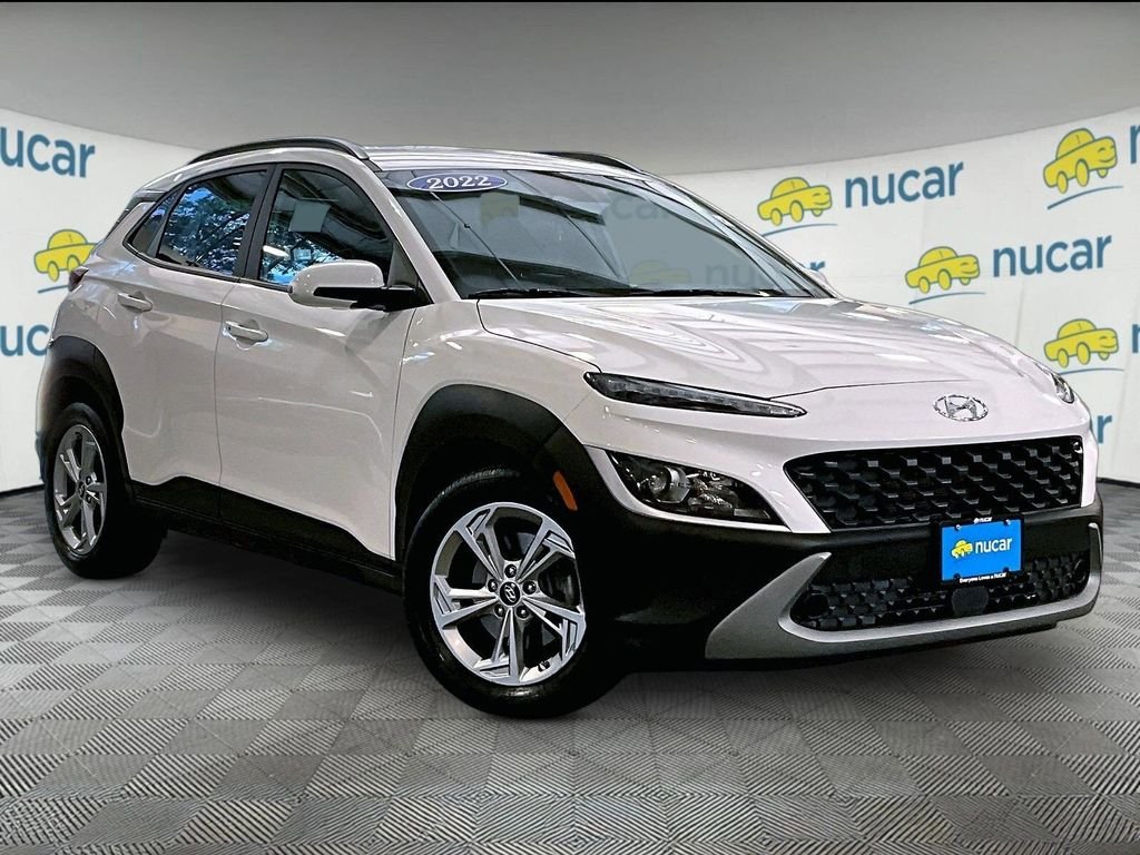 Used 2022 White Hyundai SEL image 1