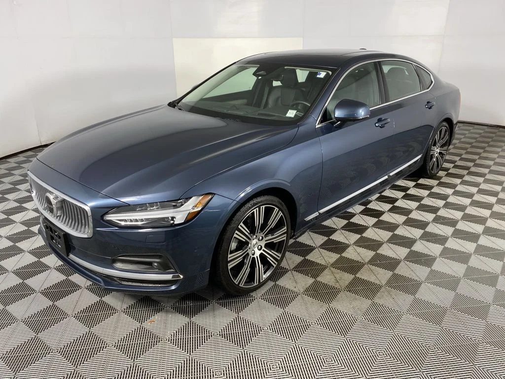 Used 2023 Blue Volvo Ultimate image 5