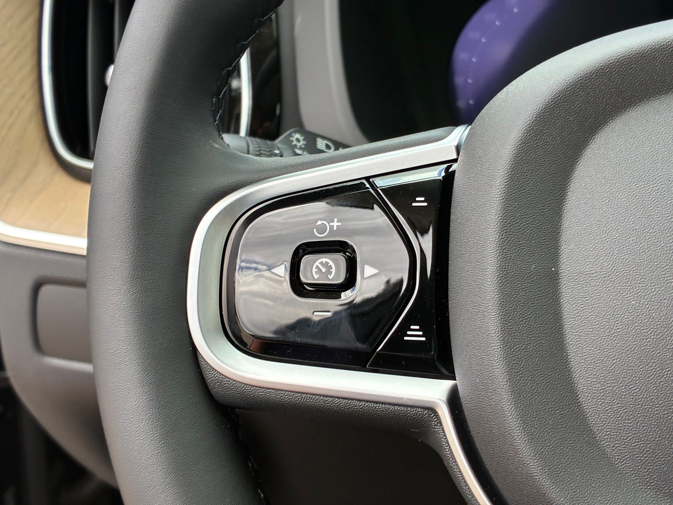 New 2026 Onyx Black Volvo Plus image 15