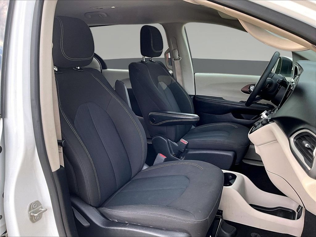 Used 2023 White Chrysler LX image 33