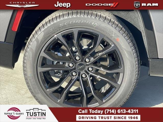 New 2026 Baltic-Gray Metallic Clear-Coat Exterior Paint Jeep Grand Wagoneer image 11