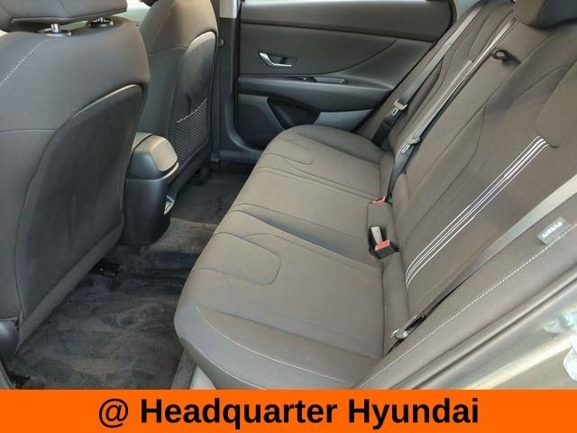 2025 Hyundai Elantra SEL - Photo 16