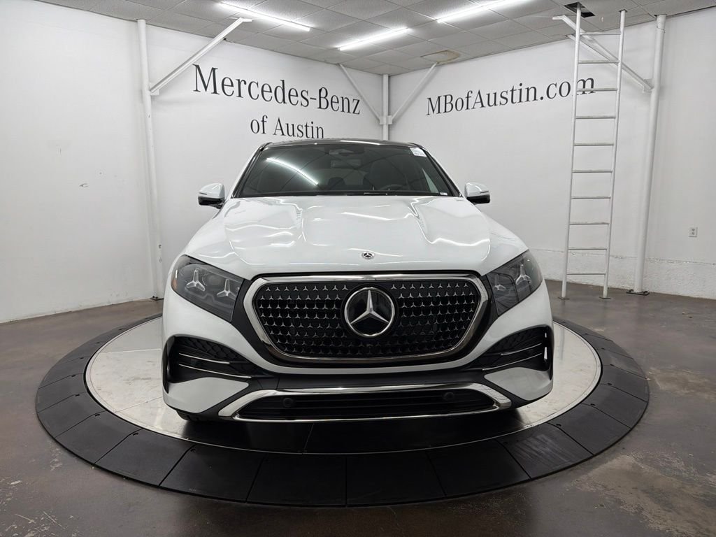 New 2027 MANUFAKTUR Moonlight White Metallic Mercedes-Benz GLE 450 Coupe image 2