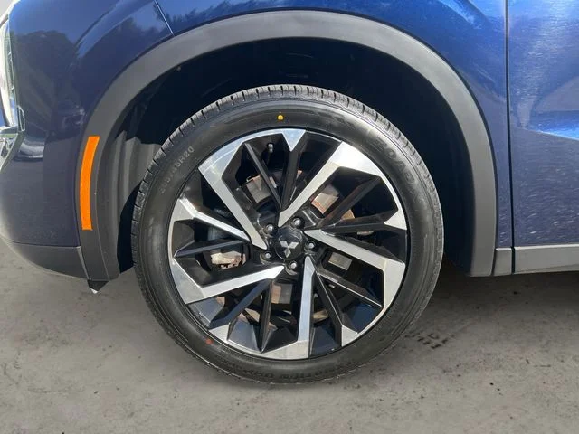 Used 2024 Gray Mitsubishi SE Black Edition image 14