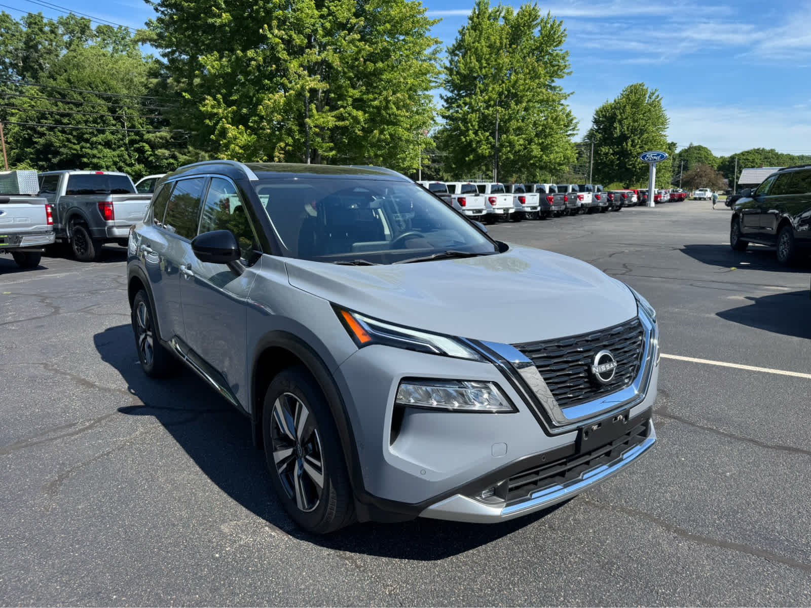 Certified Used 2022 Boulder Gray Pearl/Super Black Nissan Platinum image 8