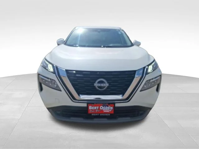 Used 2022 White Nissan SV image 2