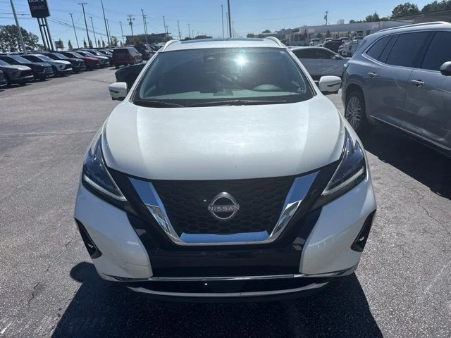 Used 2023 White Nissan Platinum image 9