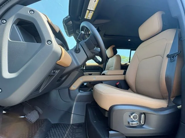New 2026 Woolstone Green Land Rover X-Dynamic SE image 13