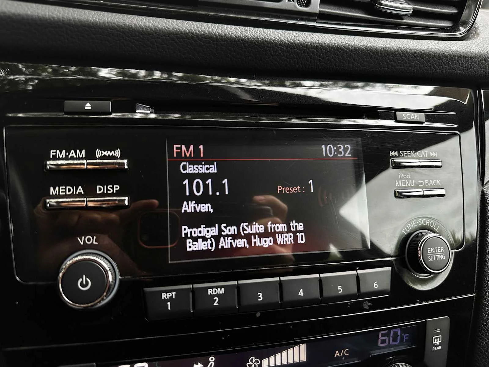 Used 2018  Nissan SV image 11