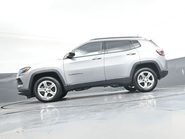 Used 2023 Silver Jeep Latitude image 36