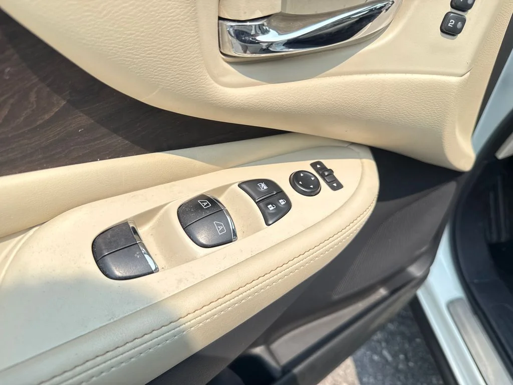 Used 2024 White Nissan Platinum image 13