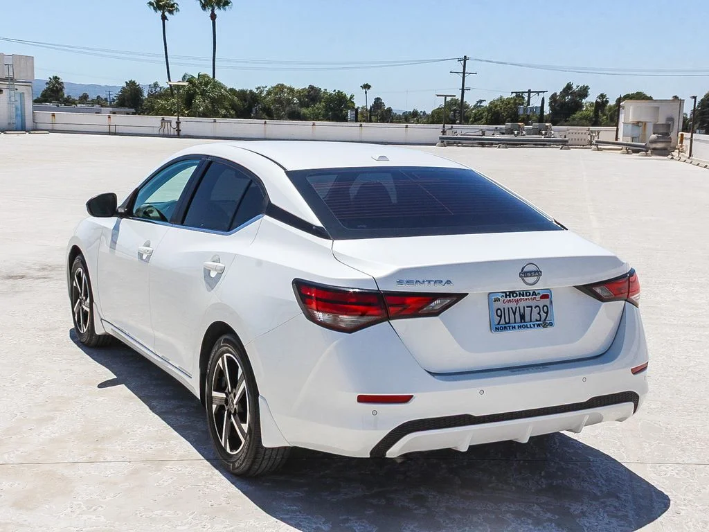 Used 2025 Aspen White Nissan SV image 4