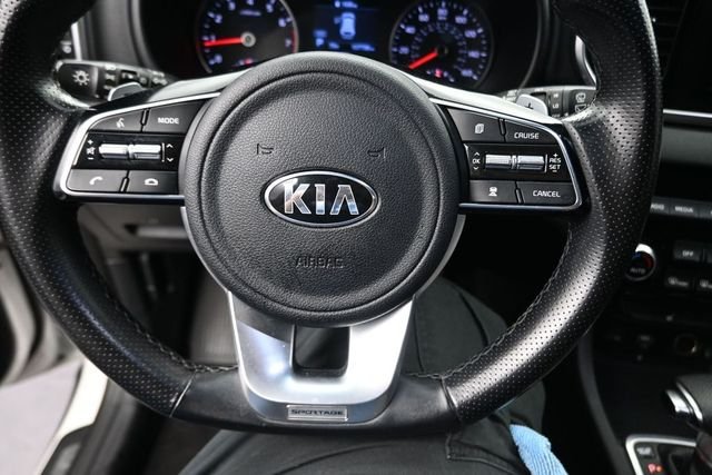 Used 2020 White Kia S image 11