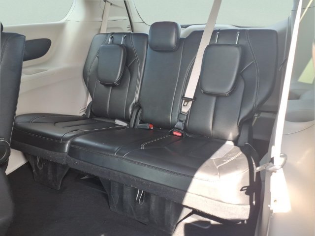 Used 2024  Chrysler Hybrid Select image 21