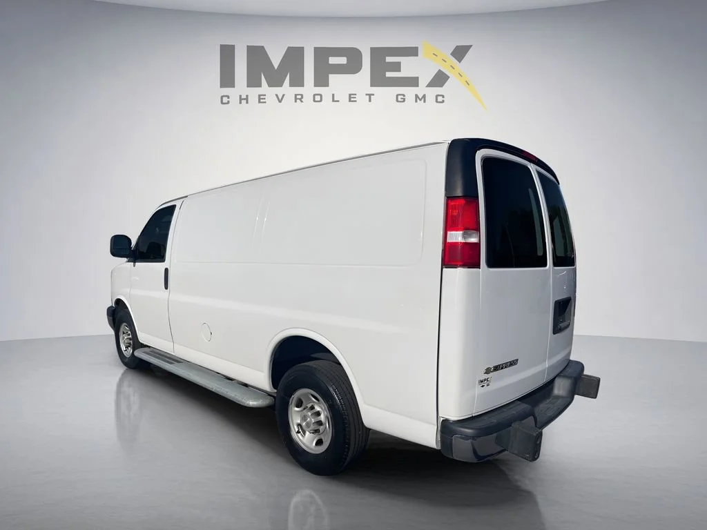 Used 2023 Summit White Chevrolet WT image 3