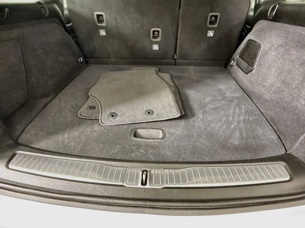 Used 2023 White Jeep Overland 4xe image 27