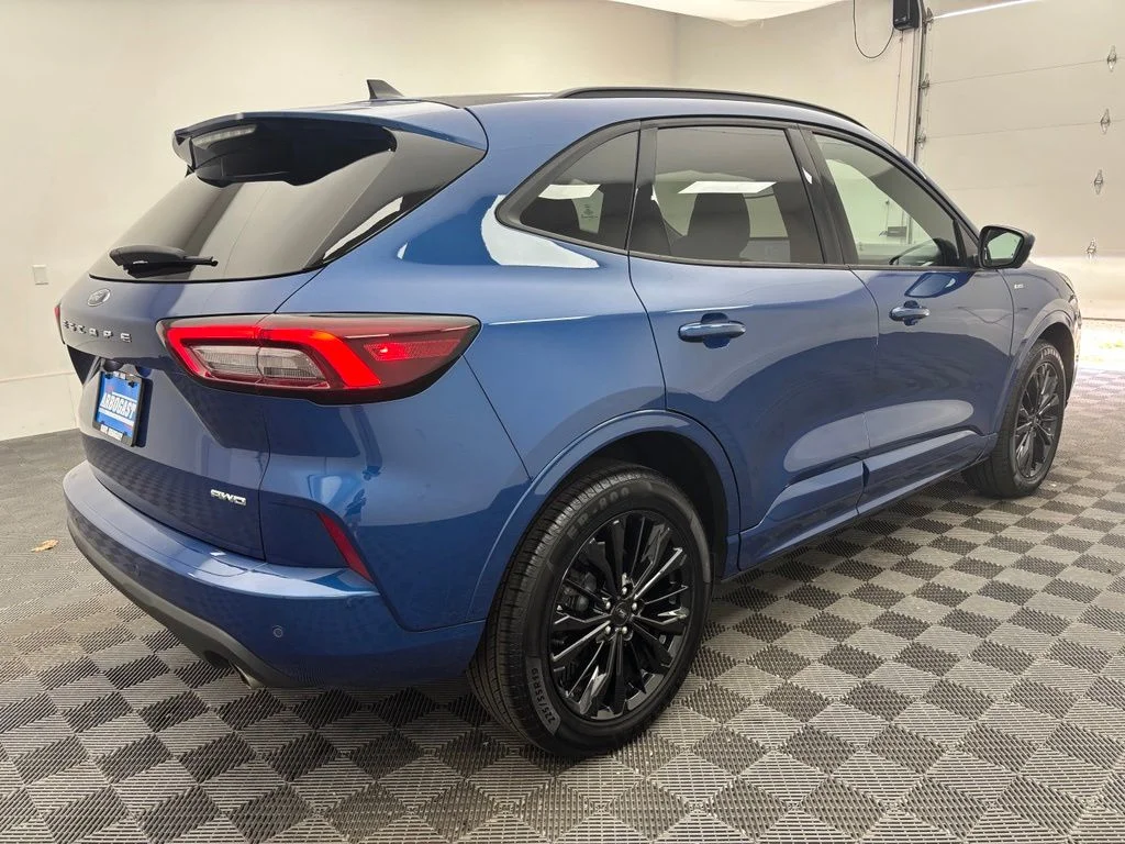 Used 2023 Blue Ford ST-Line Elite image 7