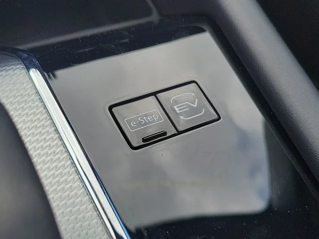 New 2026 White Nissan Platinum image 36