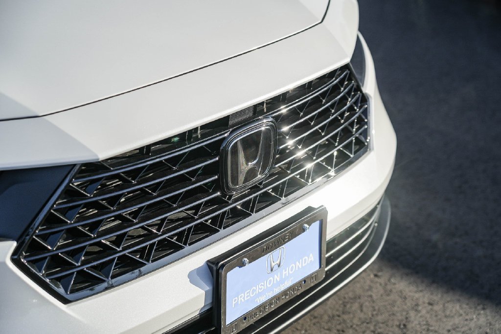New 2026 Platinum White Pearl Honda SE image 3