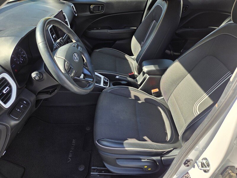 Used 2022 White Hyundai Limited image 10