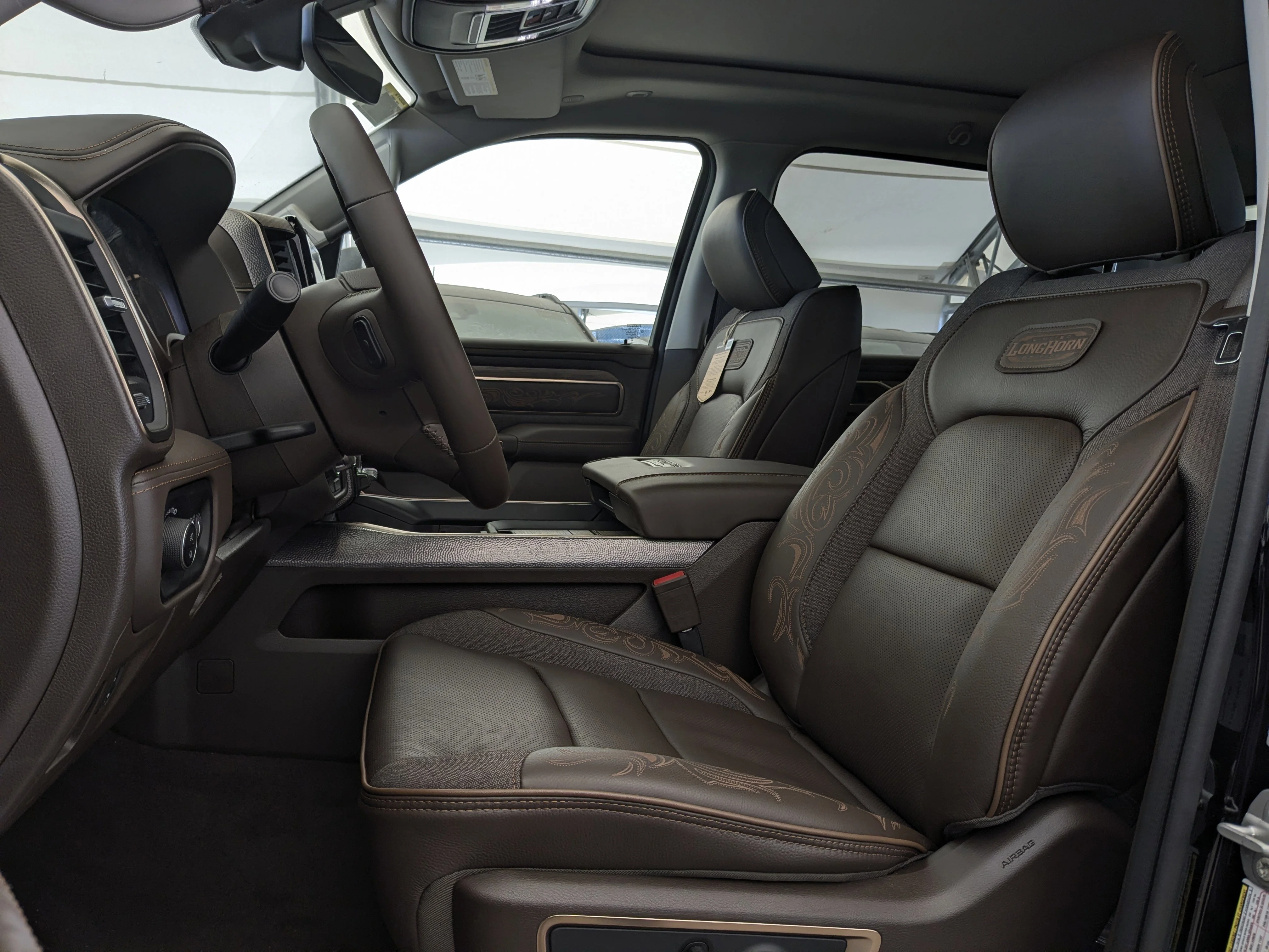 New 2026 Black RAM Limited Longhorn - - Pkg 27K  - 5.7L HEMI V8 eTorque  - E-Locker Axle  - Pano Sunroof  & More image 14