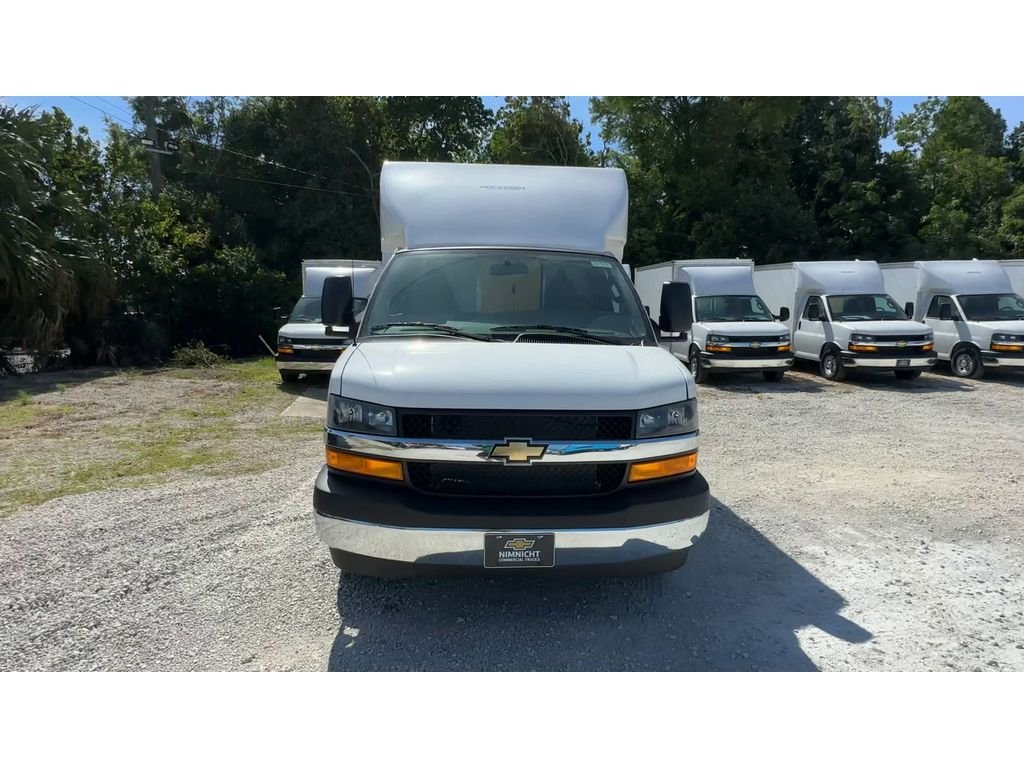 New 2025 Summit White Chevrolet 1WT image 7
