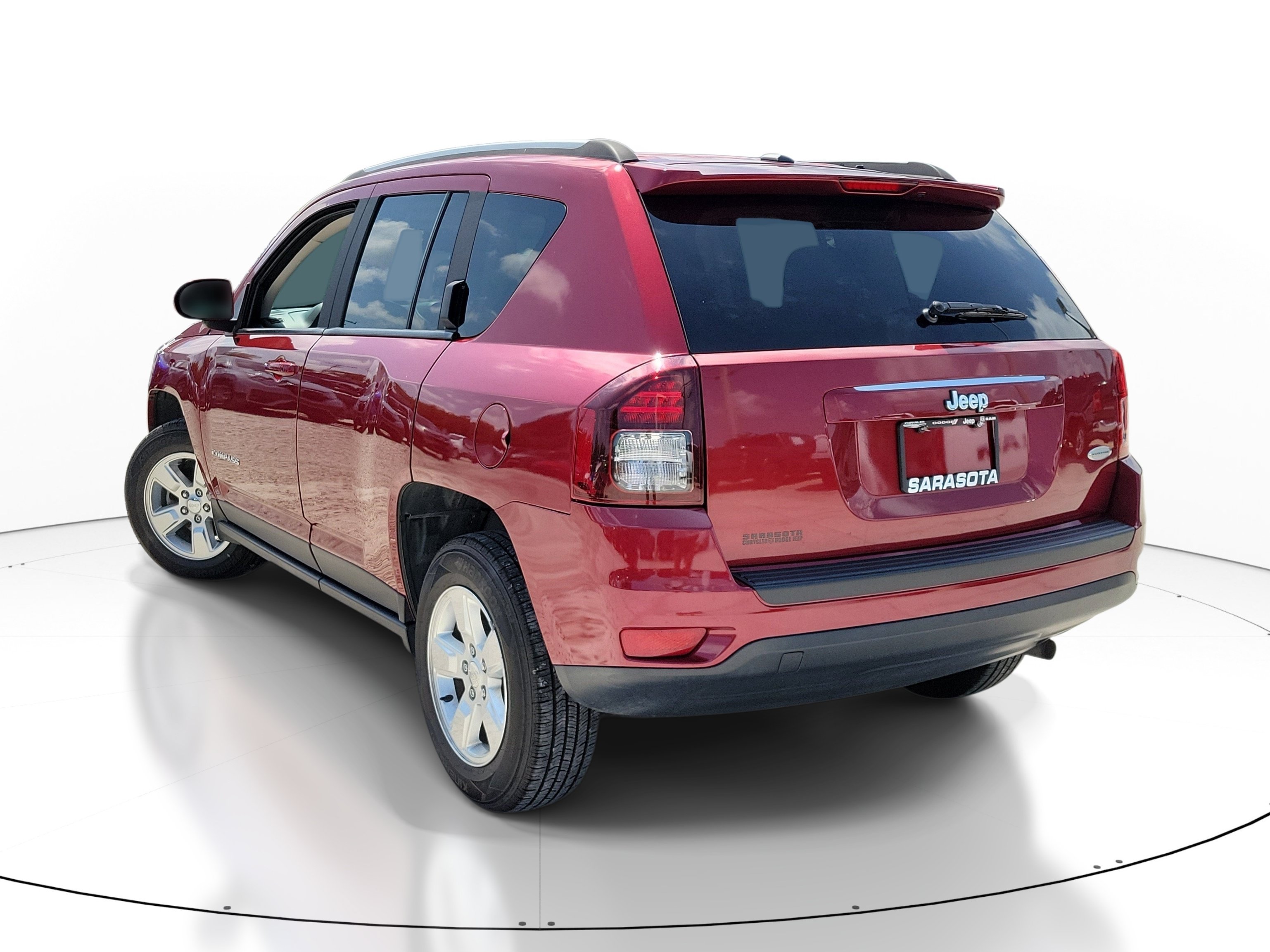 Used 2016 Deep Cherry Red Crystal Pearlcoat Jeep Latitude image 4