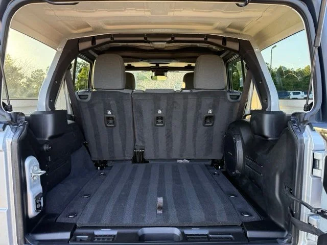 Used 2024 Silver Jeep Rubicon image 31