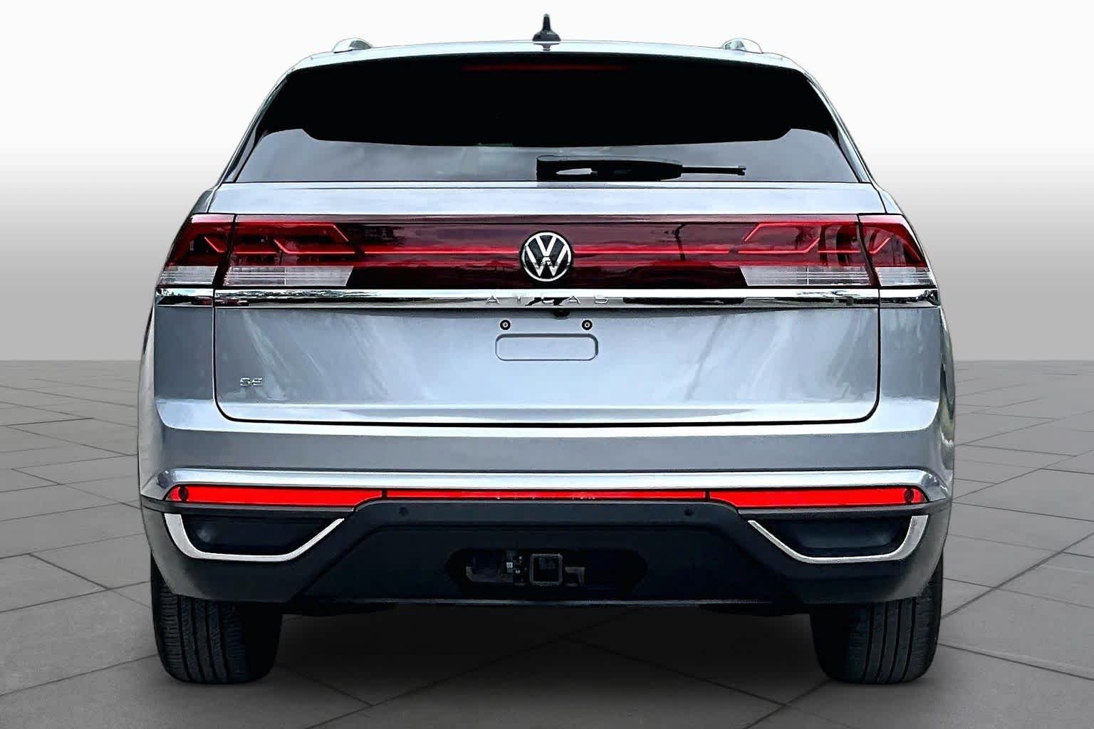 Used 2024 Silver Mist Metallic Volkswagen 2.0T SE w/Technology image 5