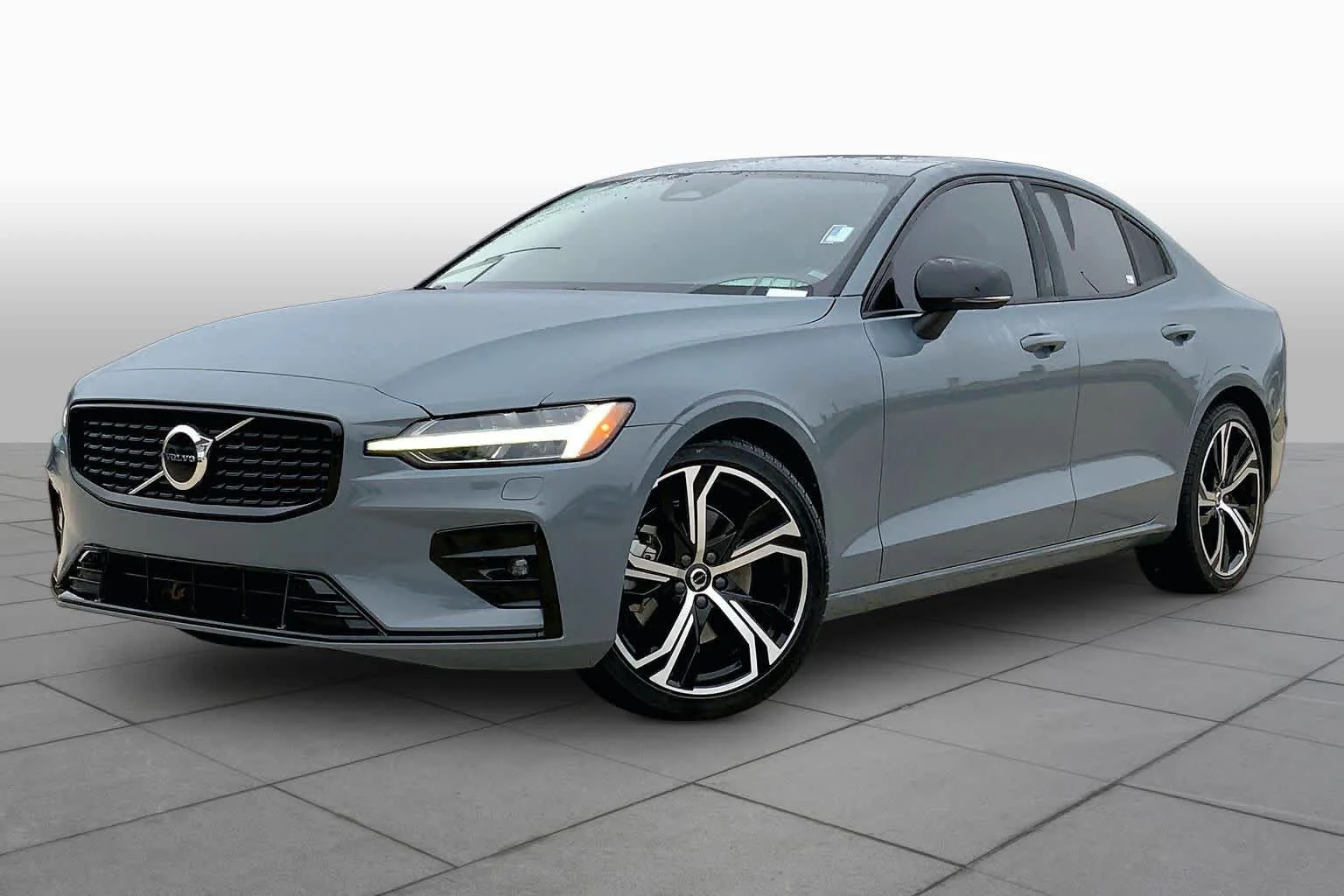 2023 Volvo S60 B5 Core Dark Theme's photo