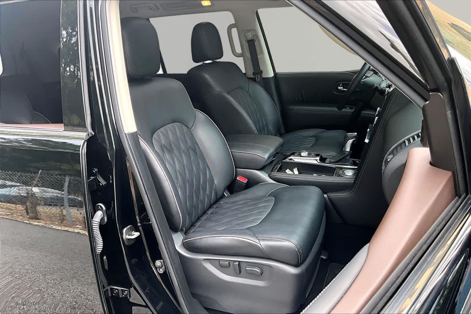 Used 2024 Super Black Nissan Platinum image 9