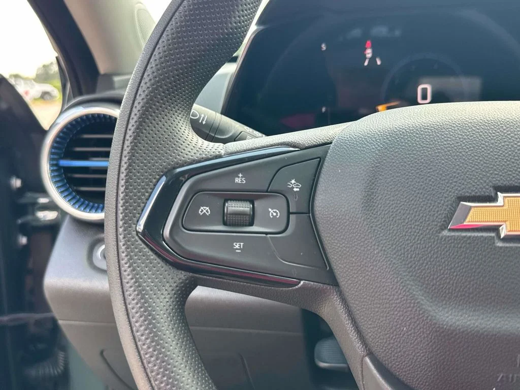 Used 2025 Gray Chevrolet LT image 40
