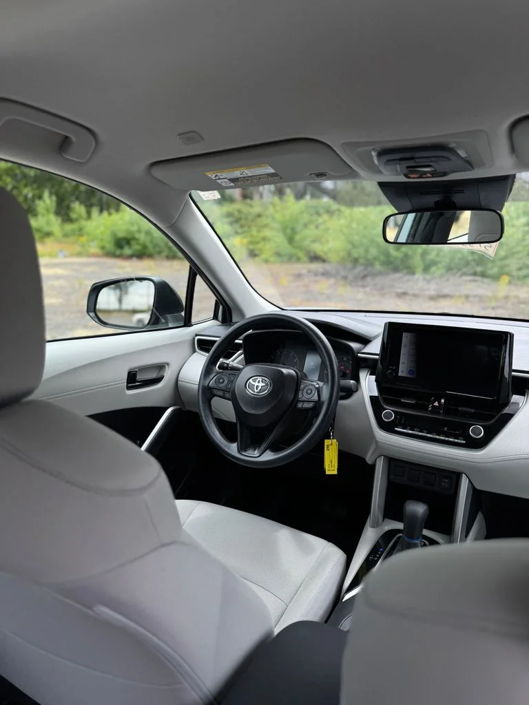 Used 2025 Silver Toyota L image 25