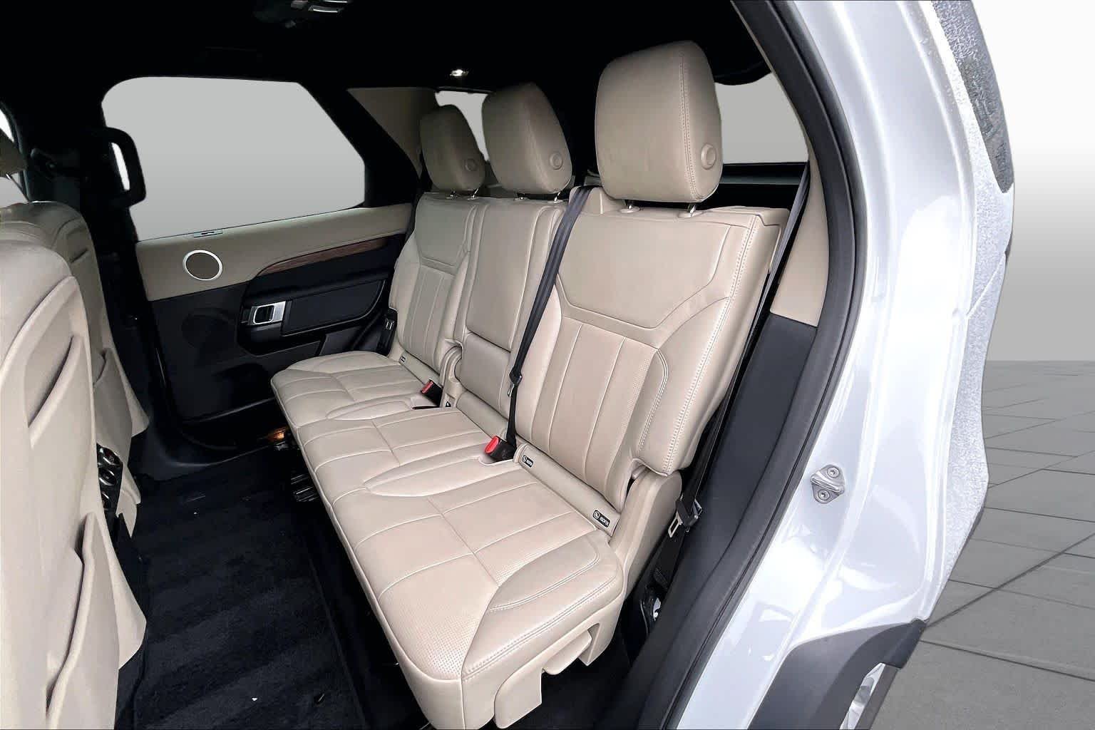 Used 2019 Fuji White Land Rover SE image 21
